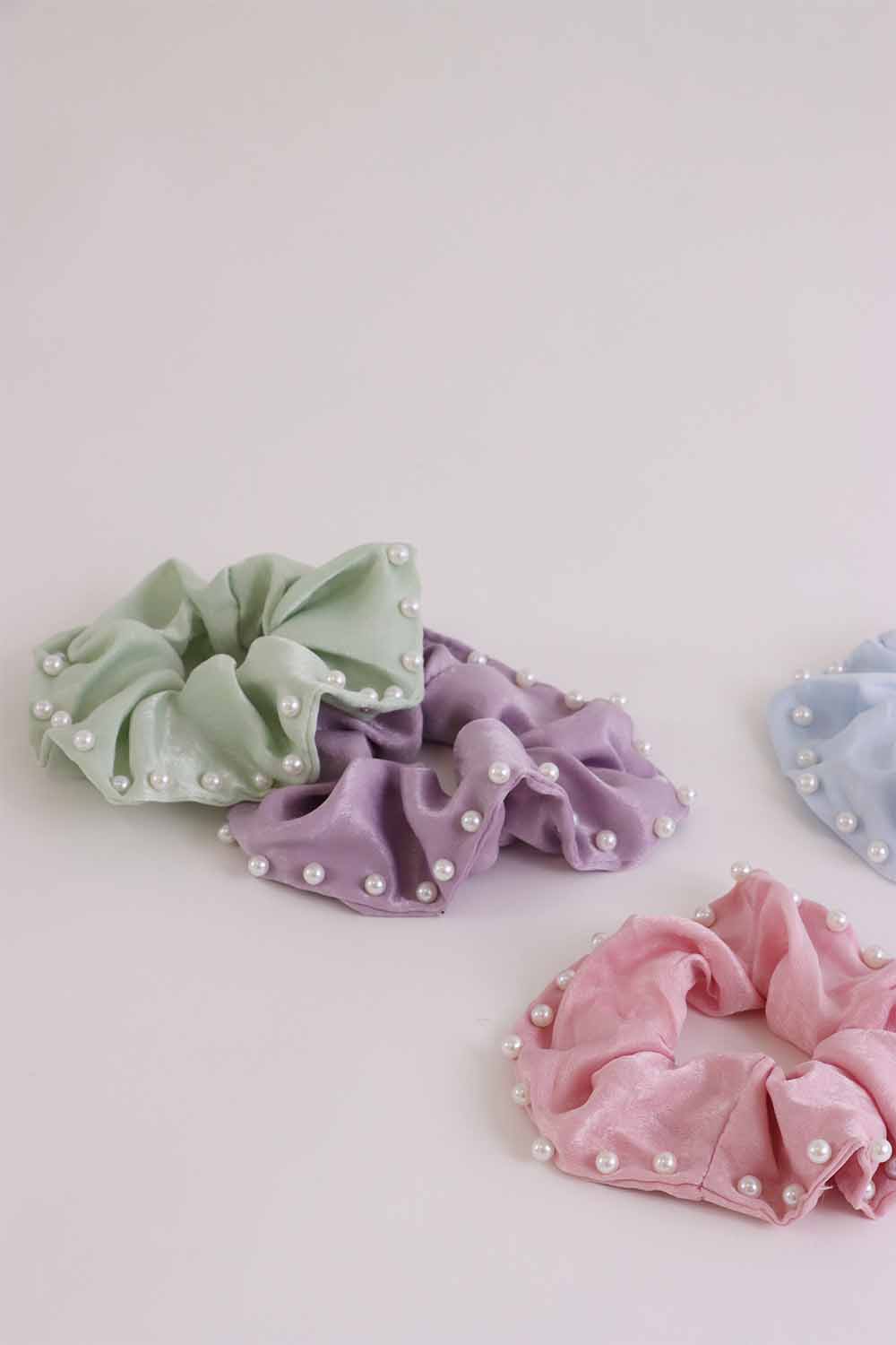 JUMBO PEARL LINED COLOR SCRUNCHIE