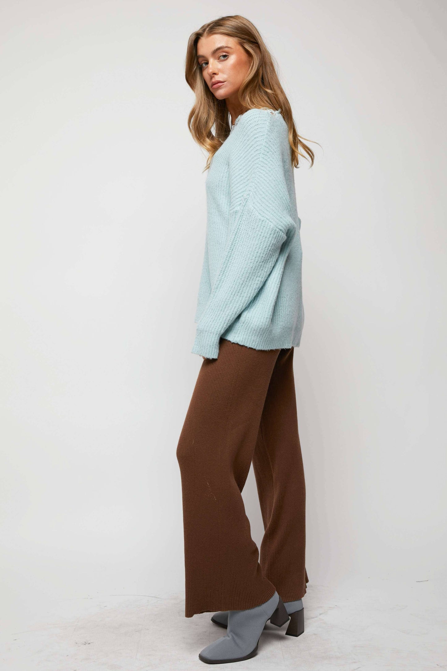 FLORAL LACE V-NECK RIBBED OVERSIZED SWEATER