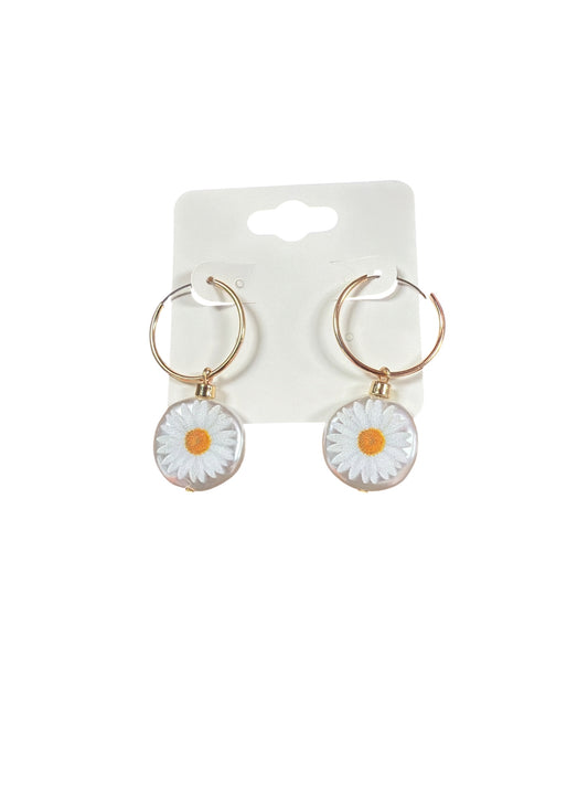 Gold Circle Daisy Earring