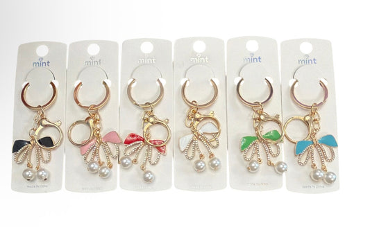 Bow and Pearl Gold Keychain