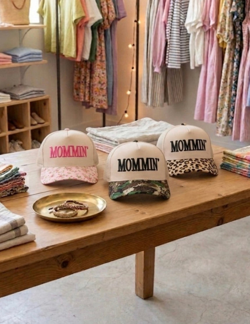 Mommin'  Two-Tone Mesh Snapback Hat