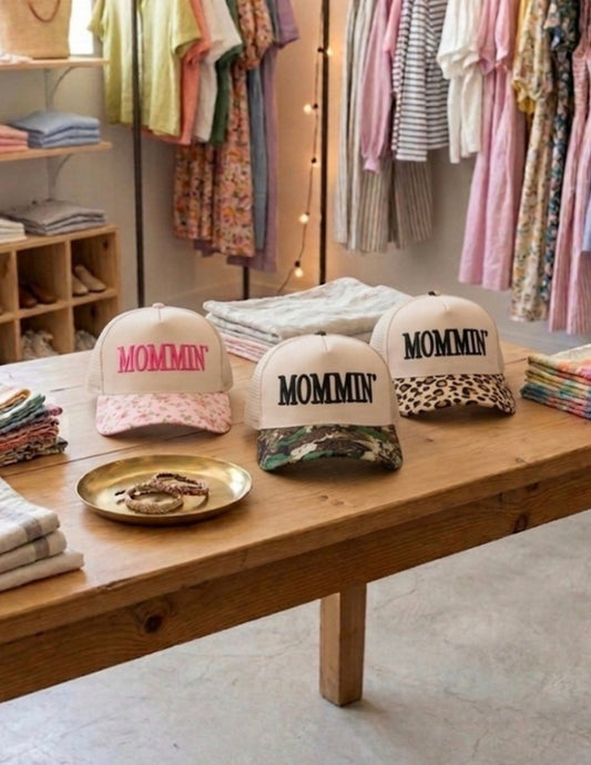 Mommin'  Two-Tone Mesh Snapback Hat