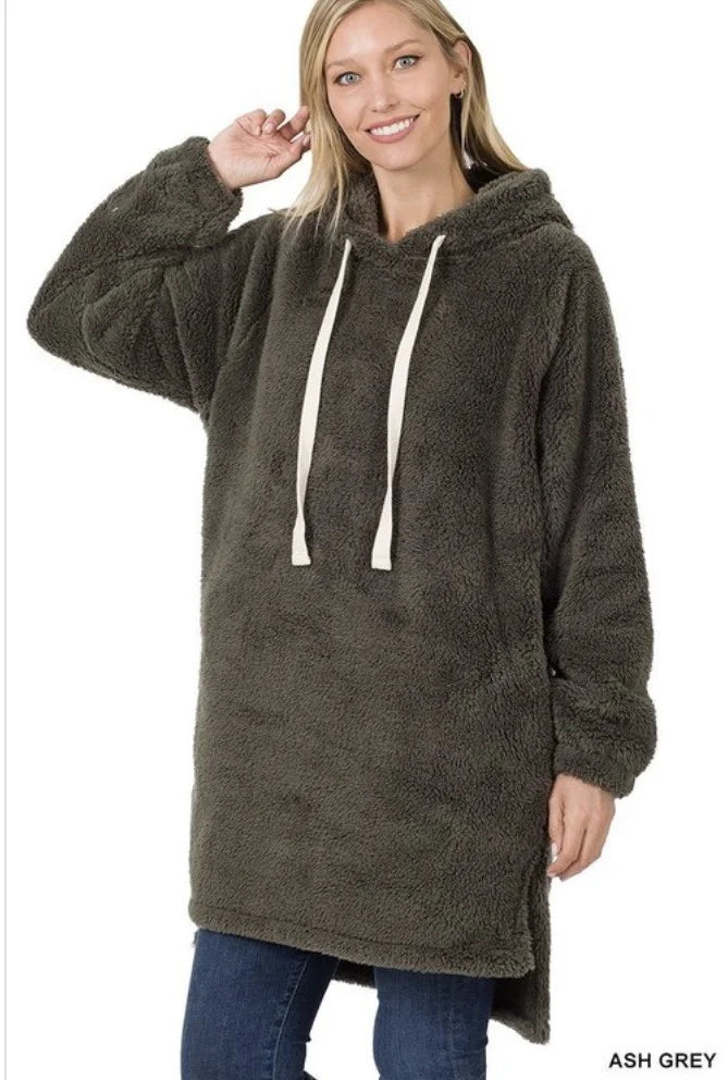 ZENANA HOODED FAUX FUR HI-LOW HEM PULLOVER WITH POCKETS