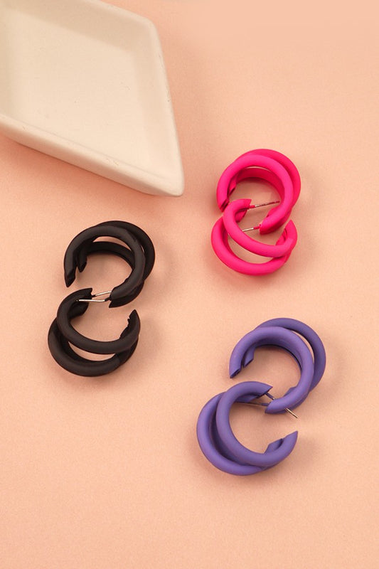 TWISTED COLOR HOOP EARRINGS